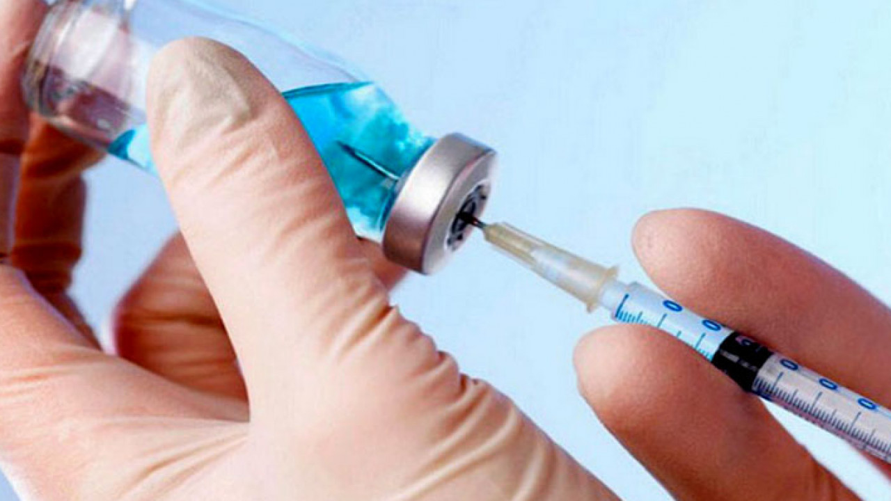 Коллективная вакцинация против коронавируса среди сотрудников началась в Евразийском национальном университете.